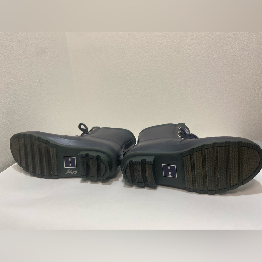 Tommy Hilfiger Rain Boot w/Waterproof Side Buckle Navy/Green - Picture 5 of 6
